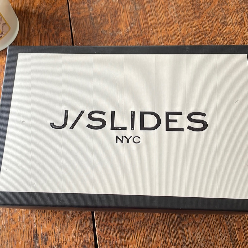 Size 9, J slides with stretch top & glitter detail at the toe.